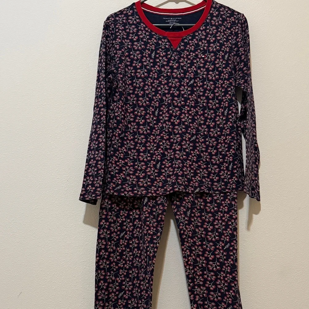 Tommy Hilfiger Pajamas Set. - Picture 2 of 6